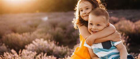 schwester spritzt ab|Der Bruder kommt seine Schwester besuchen und kann seine